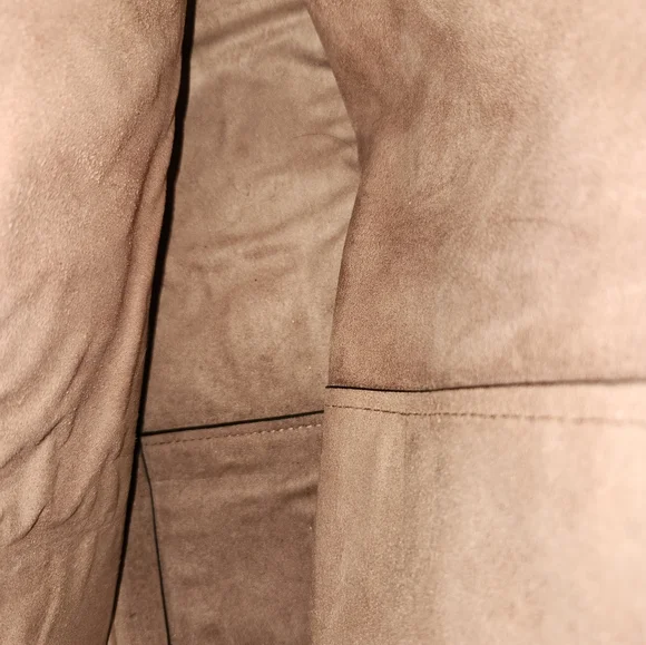 DKNY Magenta Saffiano Leather Large Side Zipper Tote and matching wallet - Picture 7 of 12